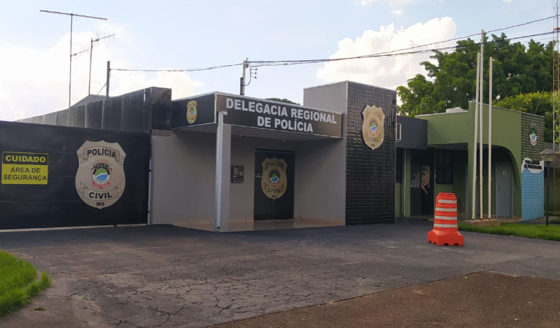 Policiais prende homem acusado de tentativa de homicídio em bar