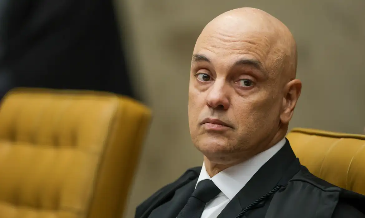 Moraes abre prazo para alegações finais e ação contra Eduardo...