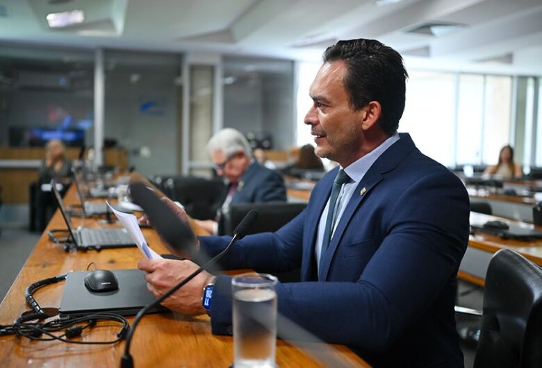 Comissão aprova criação do Auxílio Recomeço para vítimas de...