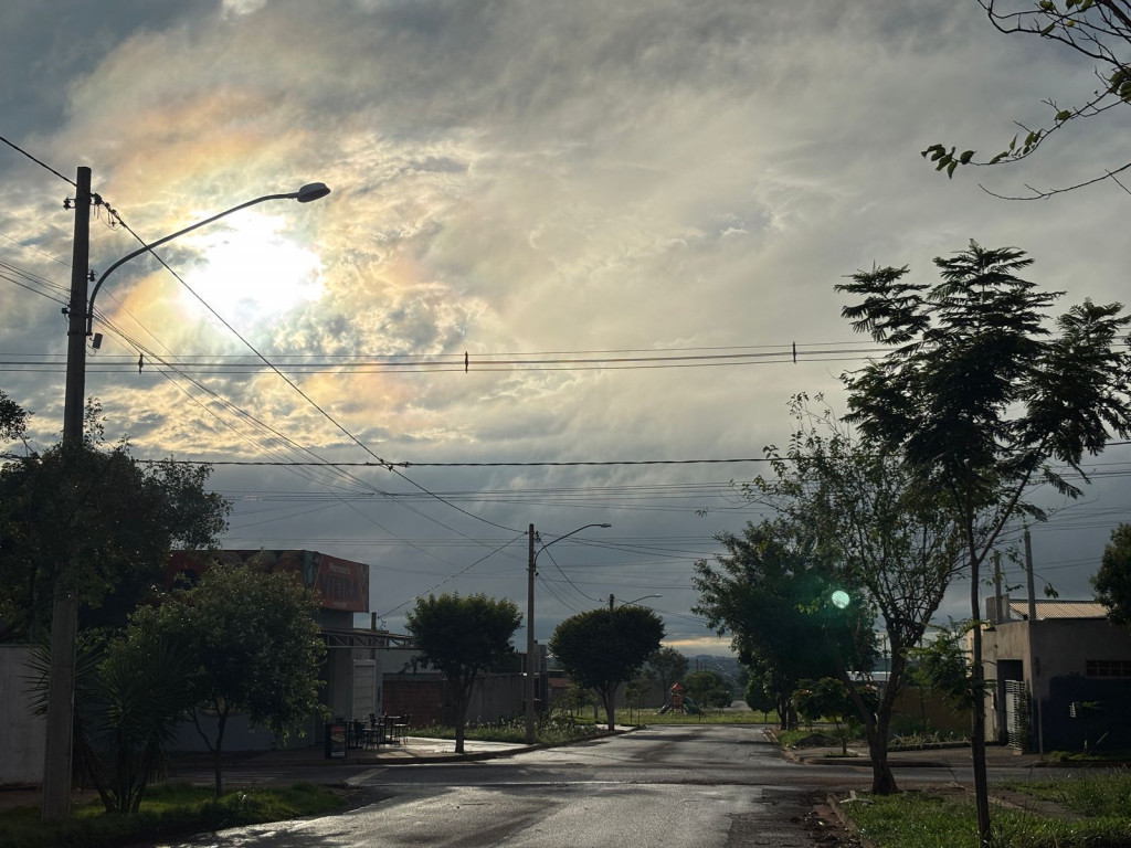 Segunda-feira será de muitas nuvens e pancadas de chuva em Dourados