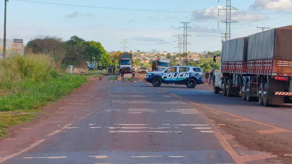 Após morte de ciclista, indígenas bloqueiam parcialmente Anel...
