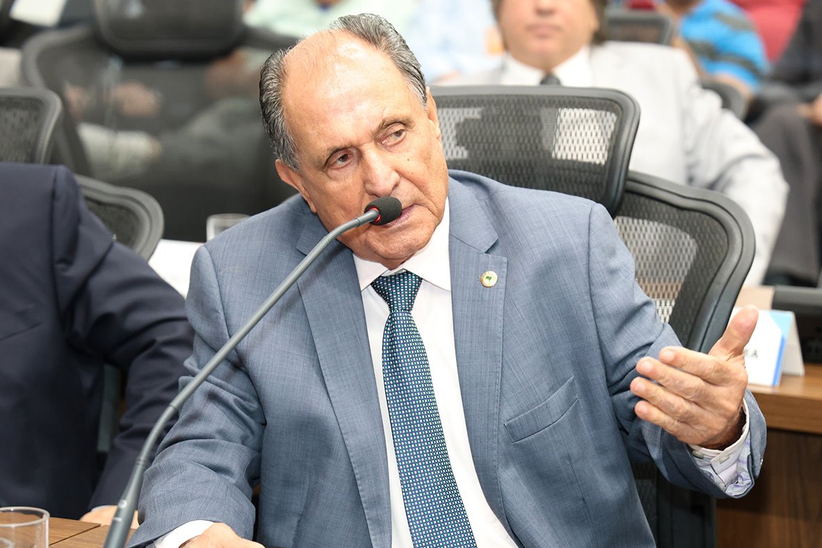 Zé Teixeira reivindica melhorias em Itaporã e garante asfalto em...