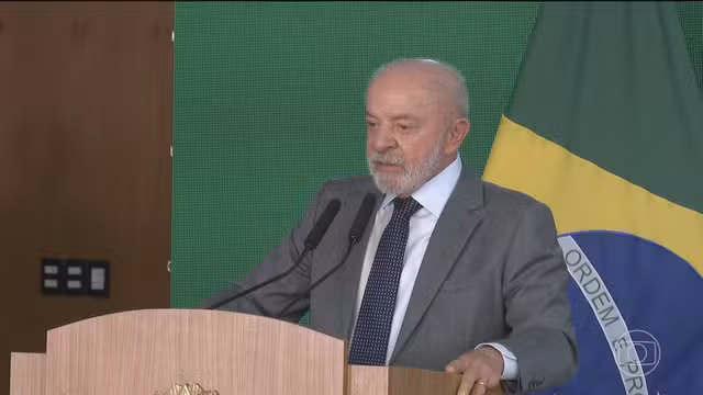 Lula diz que “quem cometeu erro tem que pagar” ao comentar crise...